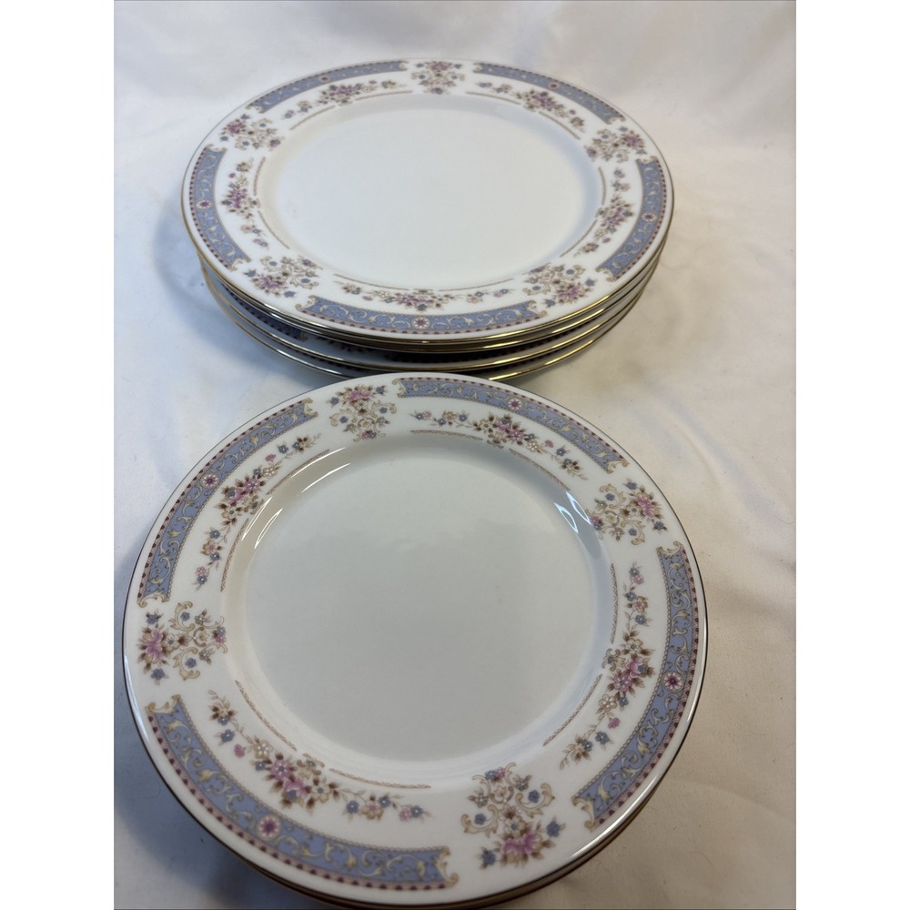 8 piece Crescent Fine China Jie Pai Blue Pink Flowers Gold 4 dinner & 4 salad Pl